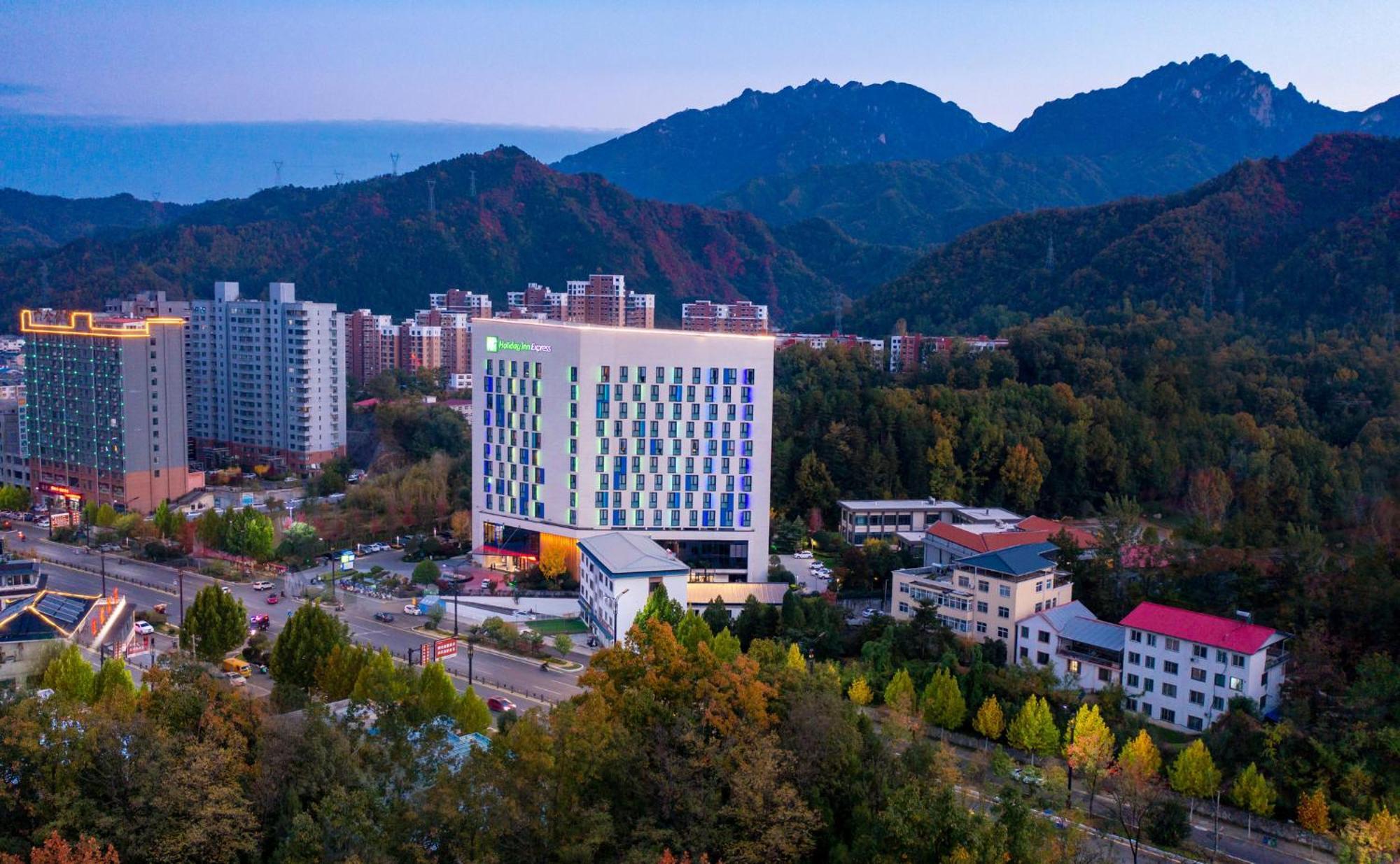 Holiday Inn Express Luanchuan By Ihg المظهر الخارجي الصورة